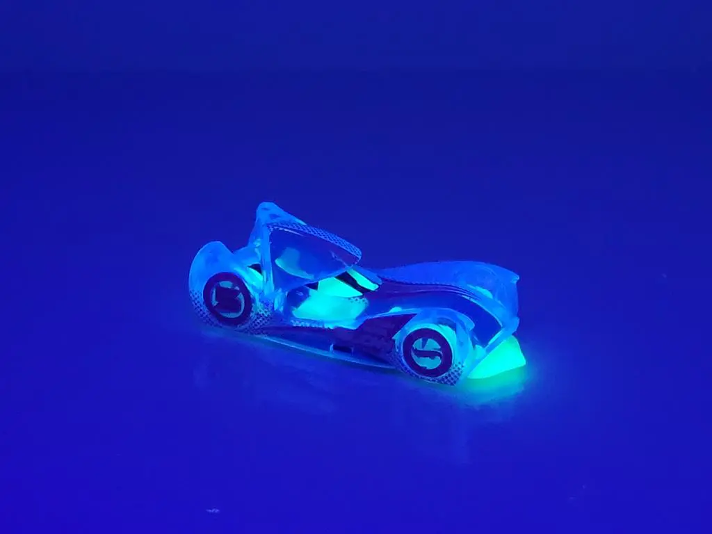 Hot Wheels Cloak And Dagger Glow Racers